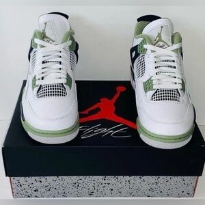 Jordan 4 Retro Seafoam (Women’s)